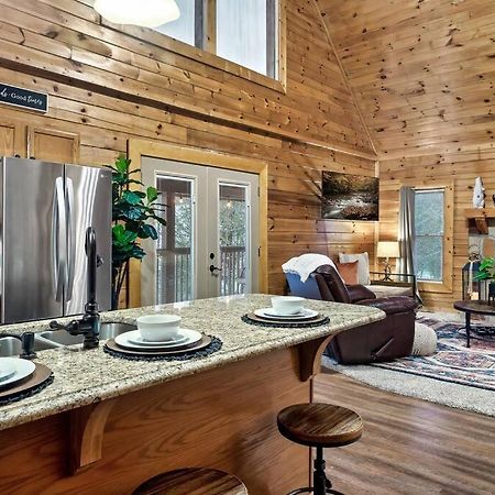Cabin With New Hot Tub, Near Dollywood .2Bd.2Ba.Sleeps6.Bbq Sevierville Eksteriør bilde