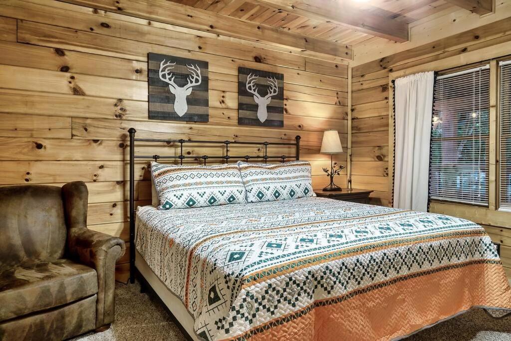 Cabin With New Hot Tub, Near Dollywood .2Bd.2Ba.Sleeps6.Bbq Sevierville Eksteriør bilde