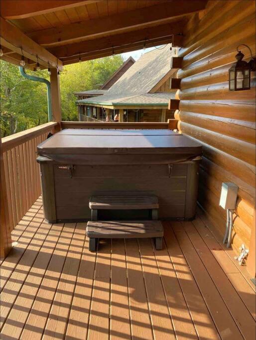 Cabin With New Hot Tub, Near Dollywood .2Bd.2Ba.Sleeps6.Bbq Sevierville Eksteriør bilde