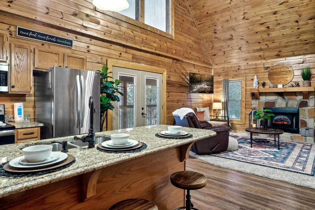 Cabin With New Hot Tub, Near Dollywood .2Bd.2Ba.Sleeps6.Bbq Sevierville Eksteriør bilde