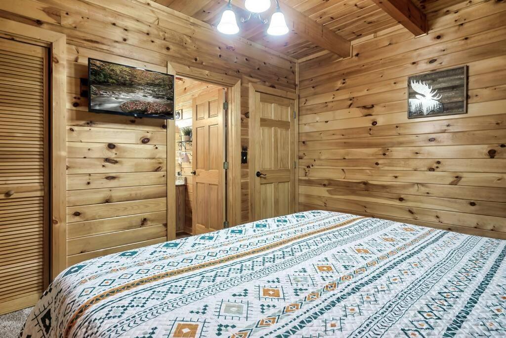 Cabin With New Hot Tub, Near Dollywood .2Bd.2Ba.Sleeps6.Bbq Sevierville Eksteriør bilde