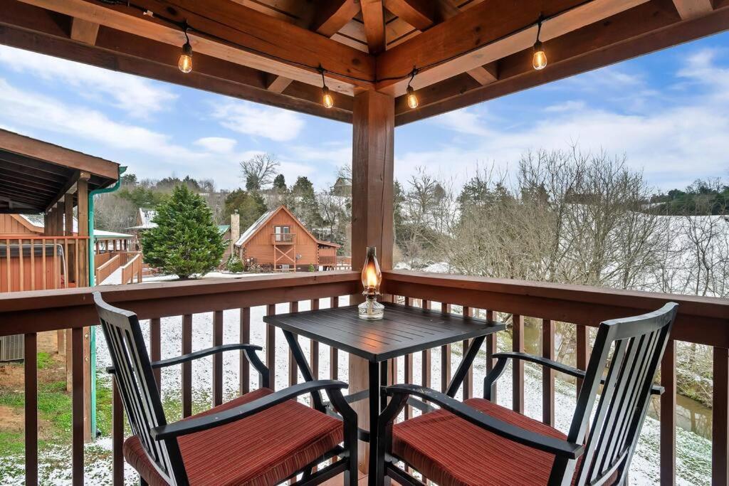 Cabin With New Hot Tub, Near Dollywood .2Bd.2Ba.Sleeps6.Bbq Sevierville Eksteriør bilde
