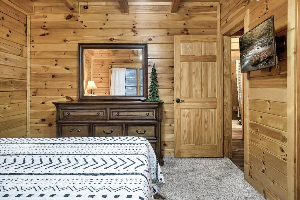 Cabin With New Hot Tub, Near Dollywood .2Bd.2Ba.Sleeps6.Bbq Sevierville Eksteriør bilde