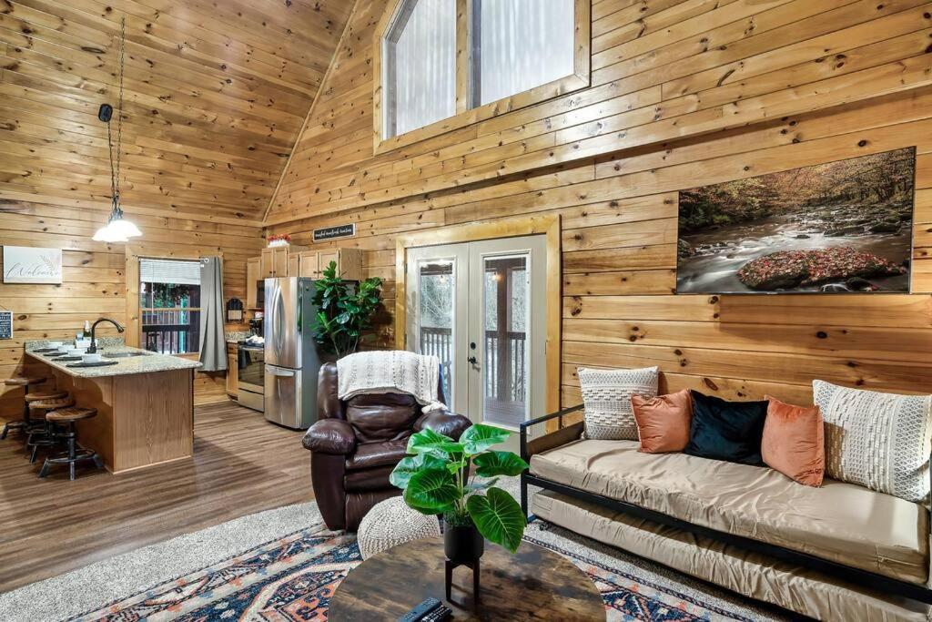 Cabin With New Hot Tub, Near Dollywood .2Bd.2Ba.Sleeps6.Bbq Sevierville Eksteriør bilde