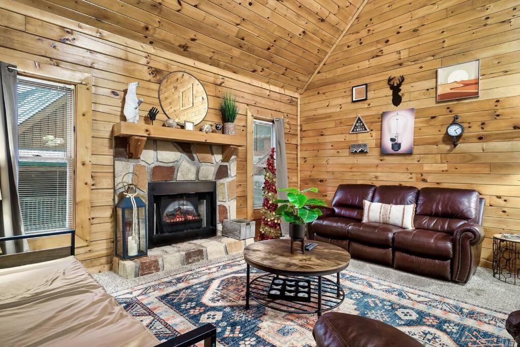 Cabin With New Hot Tub, Near Dollywood .2Bd.2Ba.Sleeps6.Bbq Sevierville Eksteriør bilde